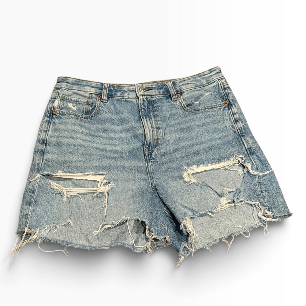 American Eagle Baggy Mom Shorts Distressed Light Wash Denim Size 10 Frayed Hem